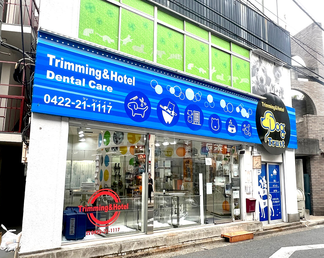 壁面看板（ファサード看板）