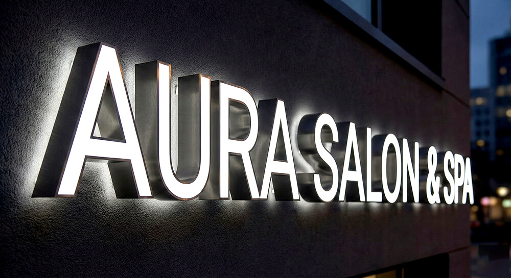 文字の正面が発光するLEDチャンネル文字看板